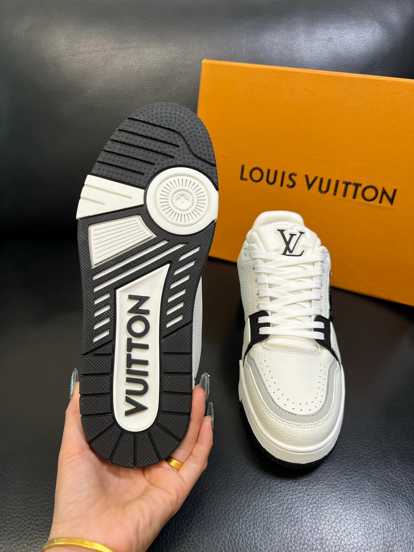 Men's shoes 💰900 Lv top purchasing agent Louis Vuitton, sports sneakers counter synchronization, uppers imported from Italy, high-quality splicing colorful complex crafts, imported mesh pads are soft and comfortable, soles: original soles specially provided by the original factory, T men's shoes 💰U exclusive movable molded soles super comfortable, original factory and single goods, high quality, welcome to compare, code number 39-44 (customized 38 45)